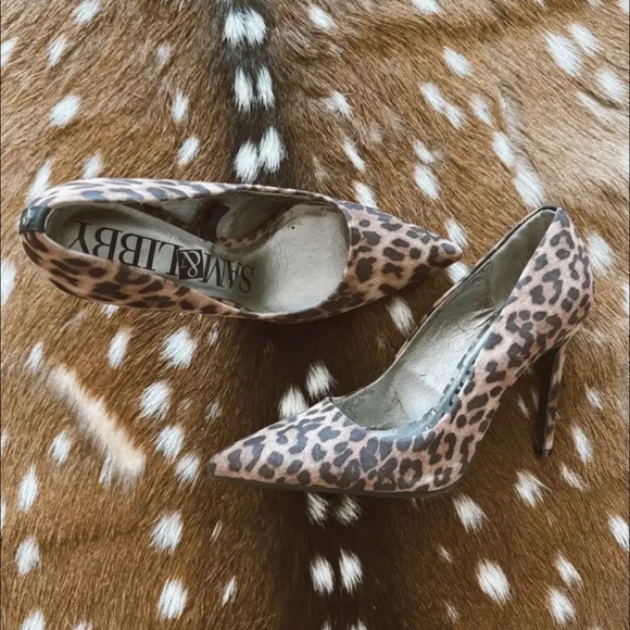 Leopard Print Pumps - Picture 1 of 2